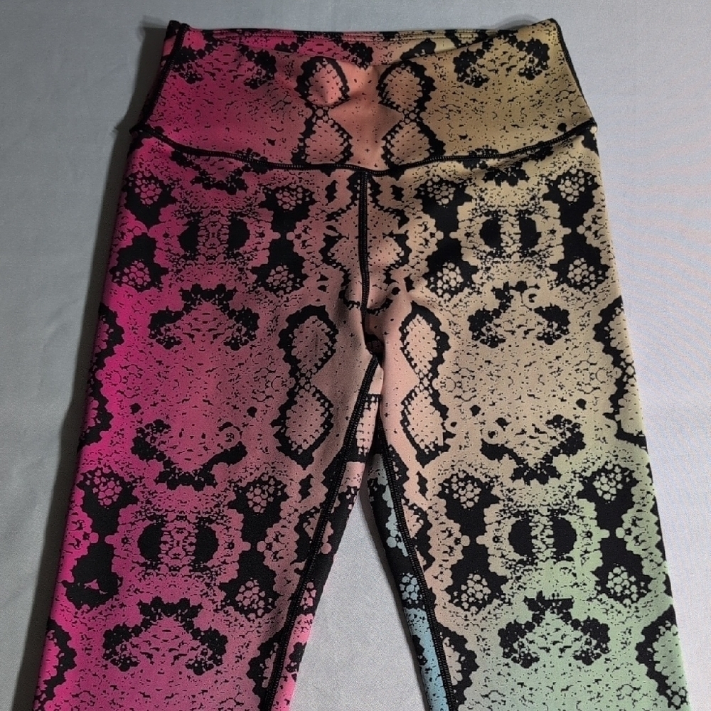 Yelete Multicolor Patterned Leggings Size Small - Picture 2 of 6